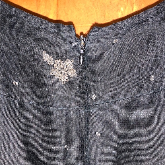 Hand- beaded dress - Picture 5 of 6